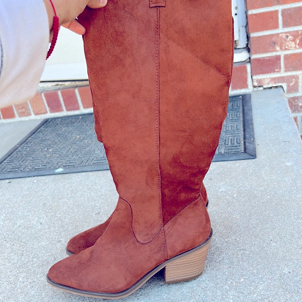 Women’s size 7 high top brown suede boots
